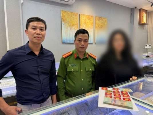 Ngăn chặn vụ giả danh Công an lừa nữ sinh mang vàng đi bán ở Hà Nội 38 image 2025 10 29T205122.397